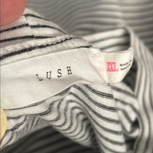 Lush Tamara Cropped Knot Front Knit Top in Black & White Size XXL - Picture 6 of 6